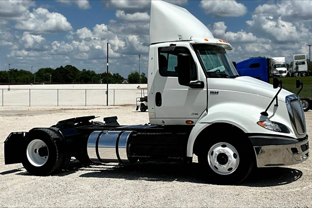 2019 INT RH613 4×2 Day Cab