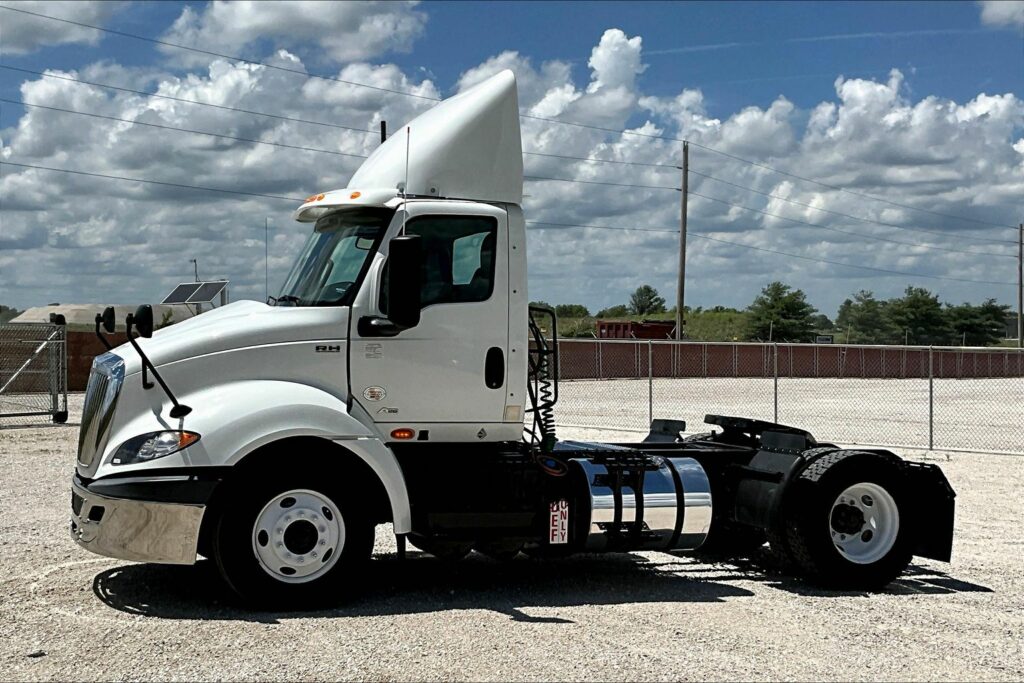 2019 INT RH613 4×2 Day Cab