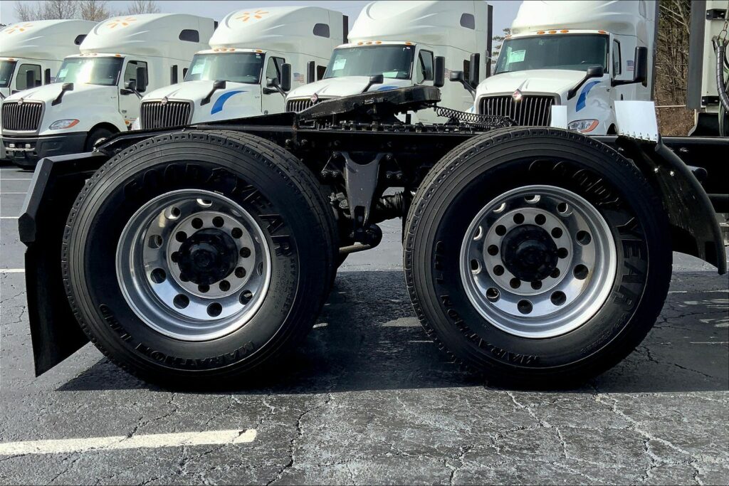 2021 CUM LT625 6×4 Sleeper