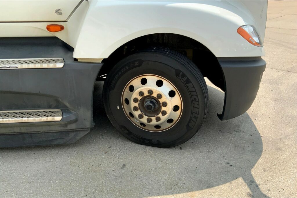 2021 CUM LT625 6×4 Sleeper