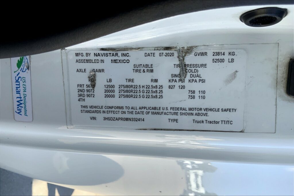 2021 CUM LT625 6×4 Sleeper