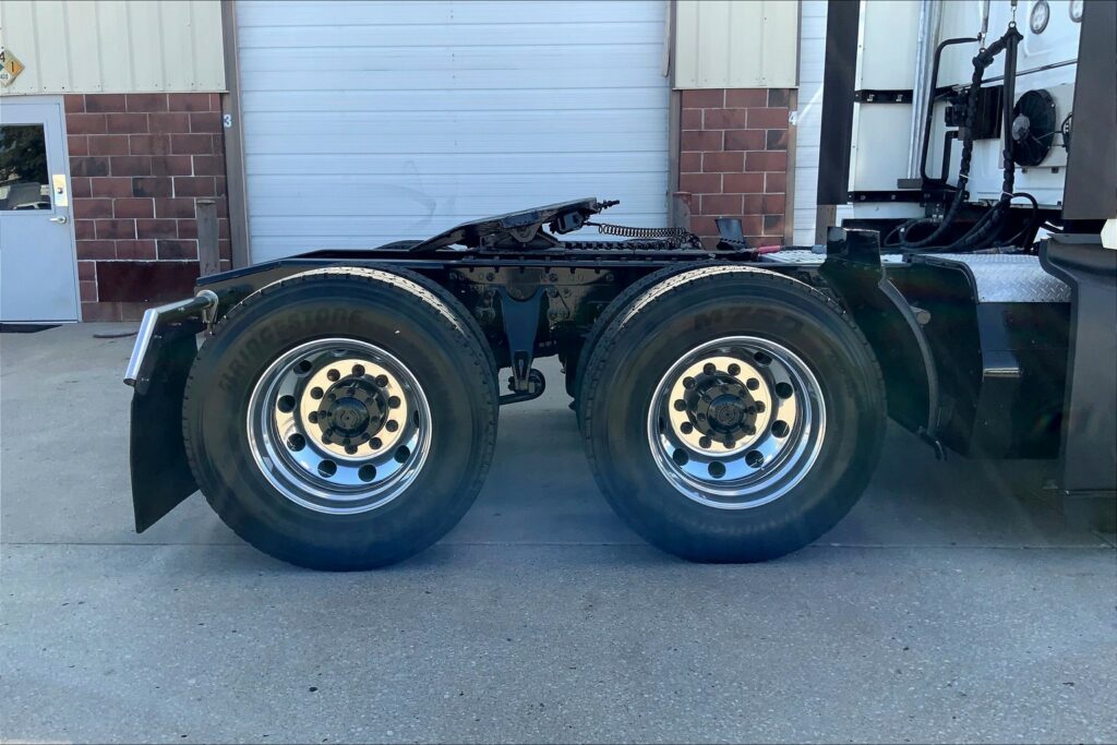 2021 CUM LT625 6×4 Sleeper