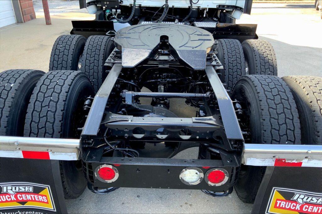 2021 CUM LT625 6×4 Sleeper