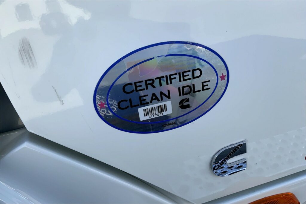 2021 CUM LT625 6×4 Sleeper