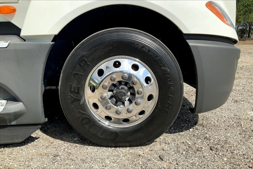 2021 CUM LT625 6×4 Sleeper