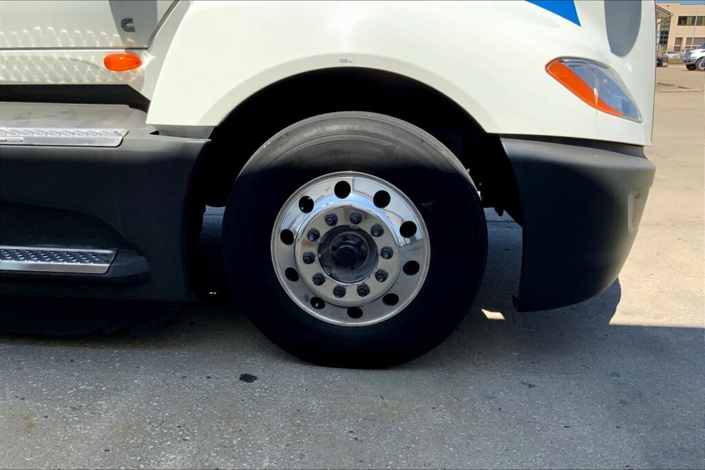 2021 CUM LT625 6×4 Sleeper