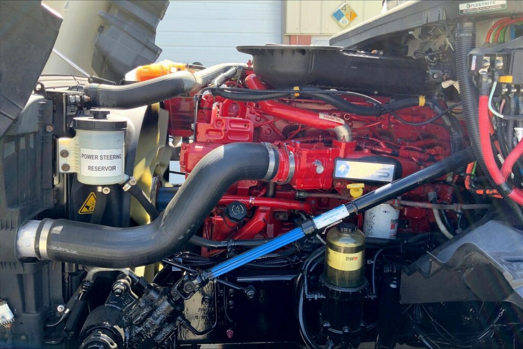 2021 CUM LT625 6×4 Sleeper