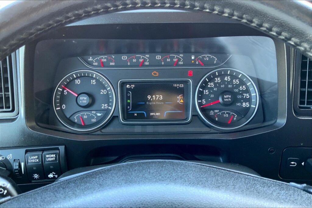 2021 CUM LT625 6×4 Sleeper