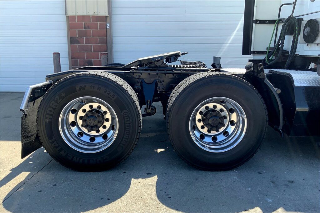 2021 CUM LT625 6×4 Sleeper