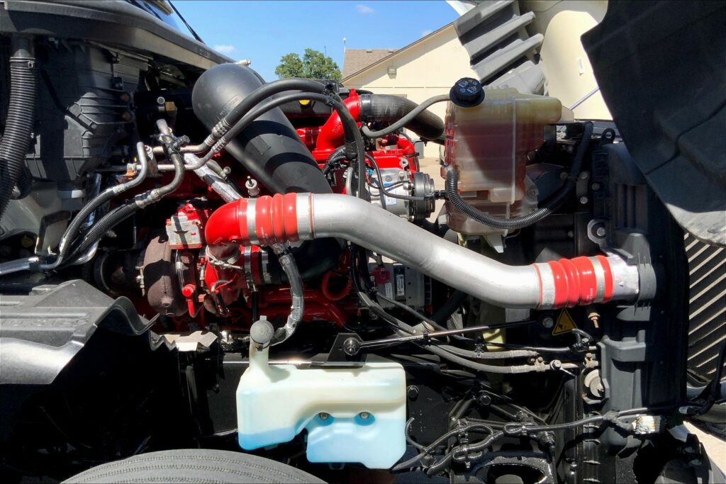 2021 CUM LT625 6×4 Sleeper