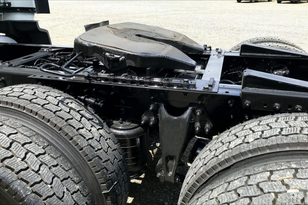 2022 CUM LT625 6×4 Sleeper