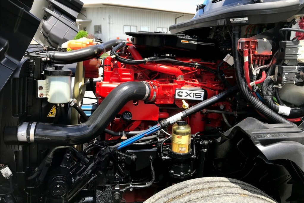 2022 CUM LT625 6×4 Sleeper