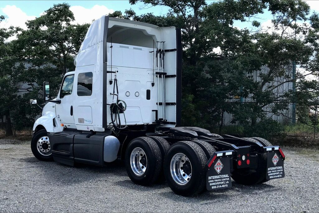 2022 CUM LT625 6×4 Sleeper