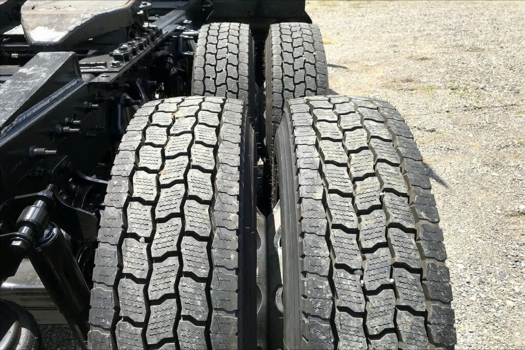 2022 CUM LT625 6×4 Sleeper