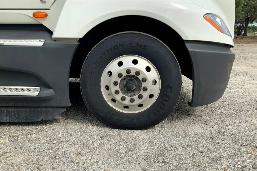 2022 CUM LT625 6×4 Sleeper