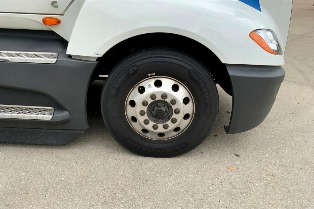 2021 CUM LT625 6×4 Sleeper