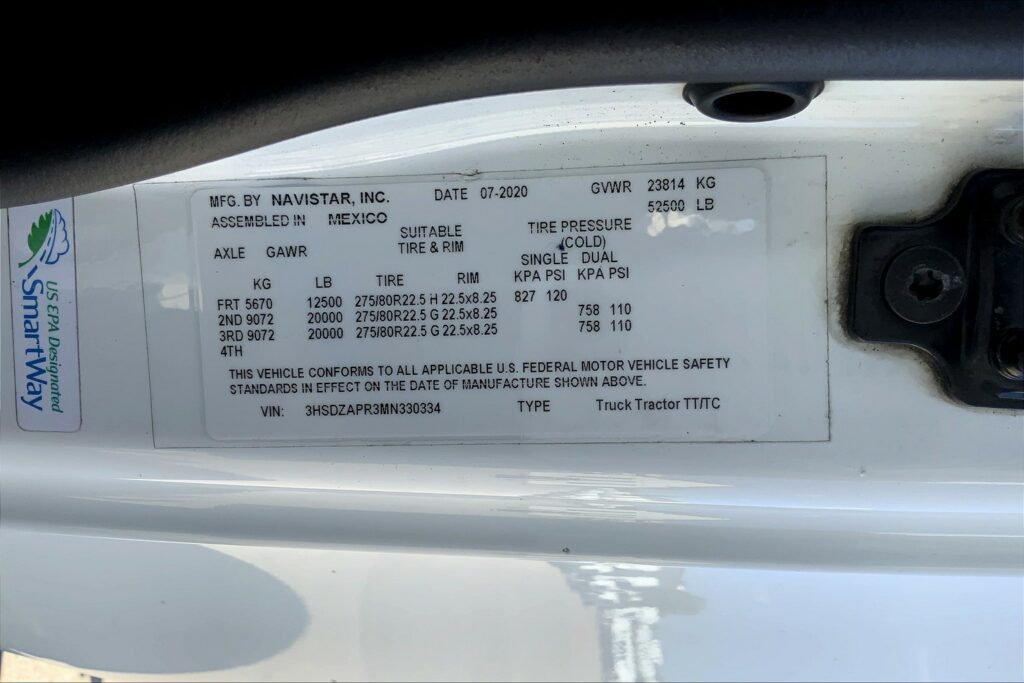 2021 CUM LT625 6×4 Sleeper