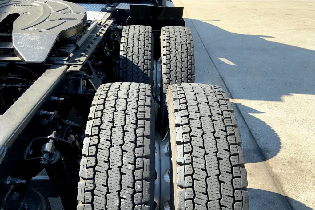 2021 CUM LT625 6×4 Sleeper