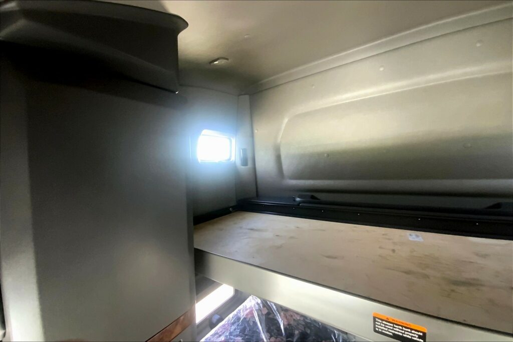 2021 CUM LT625 6×4 Sleeper