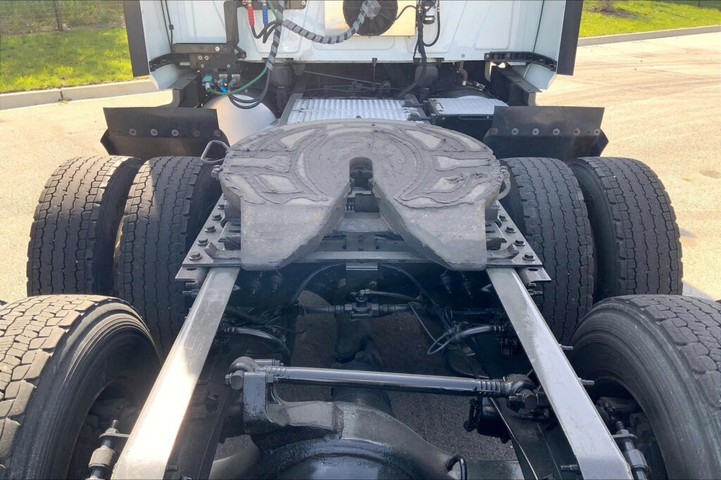 2021 CUM LT625 6×4 Sleeper