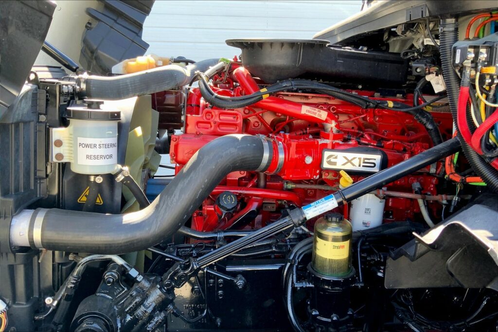 2021 CUM LT625 6×4 Sleeper