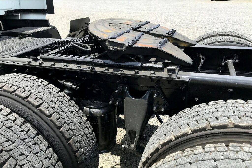 2021 CUM LT625 6×4 Sleeper