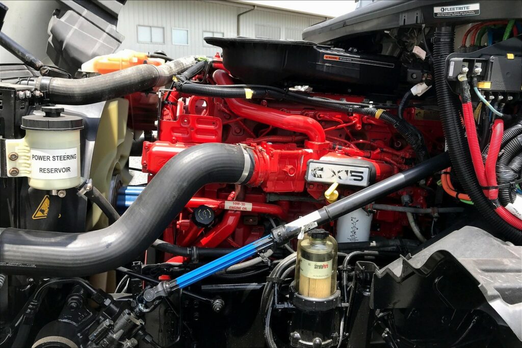 2021 CUM LT625 6×4 Sleeper