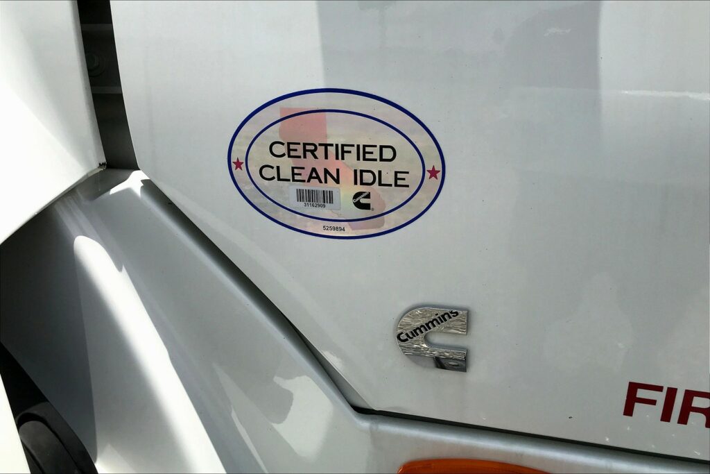 2021 CUM LT625 6×4 Sleeper