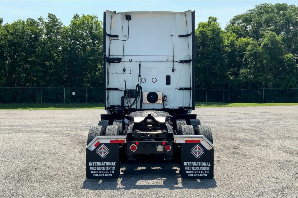 2021 CUM LT625 6×4 Sleeper