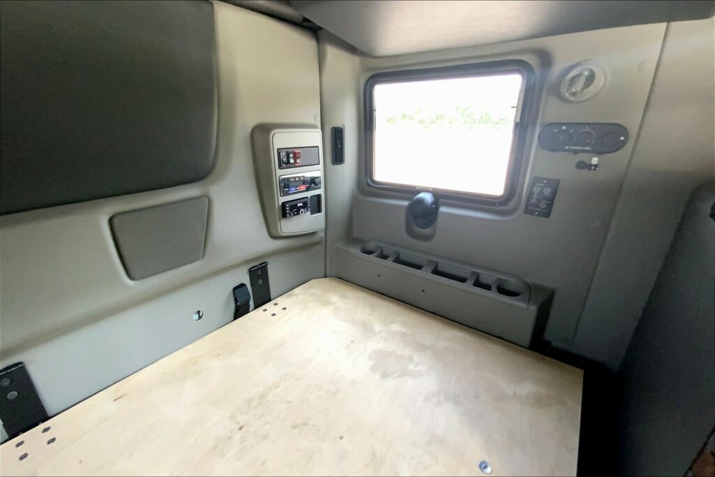 2021 CUM LT625 6×4 Sleeper