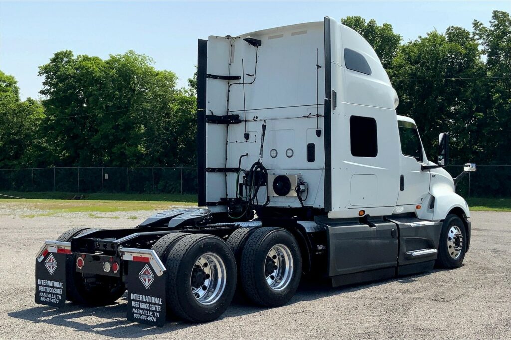 2021 CUM LT625 6×4 Sleeper