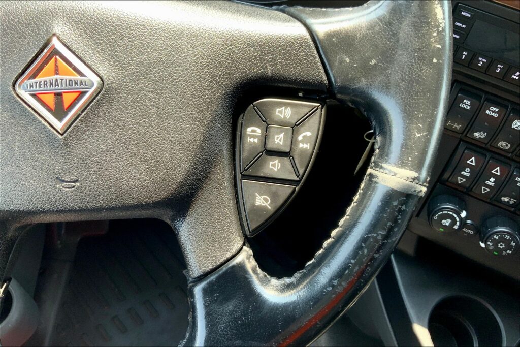 2021 CUM LT625 6×4 Sleeper