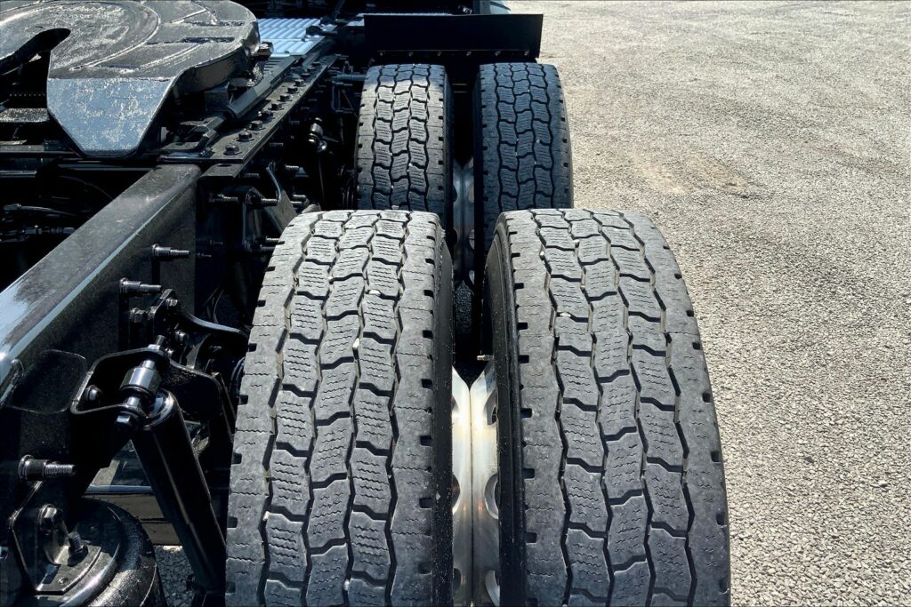 2021 CUM LT625 6×4 Sleeper