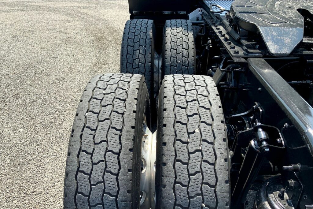 2021 CUM LT625 6×4 Sleeper