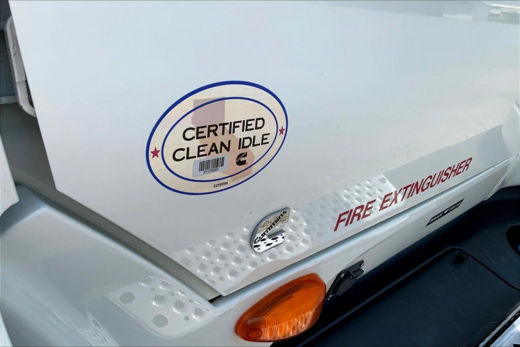 2021 CUM LT625 6×4 Sleeper