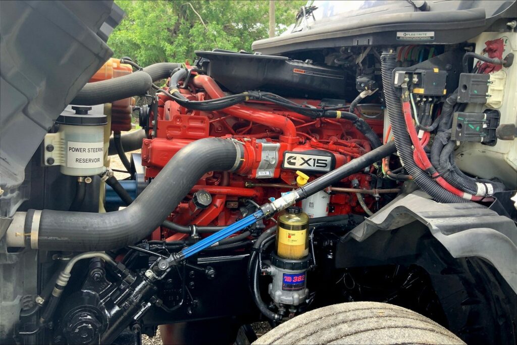 2021 CUM LT625 6×4 Sleeper