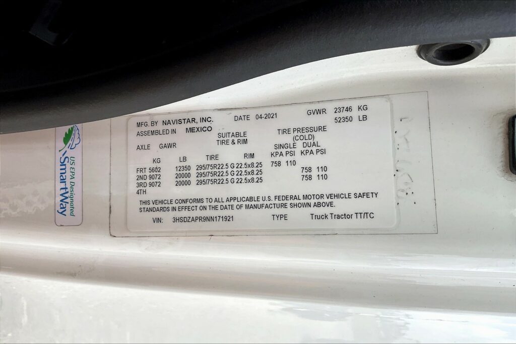 2022 CUM LT625 6×4 Sleeper