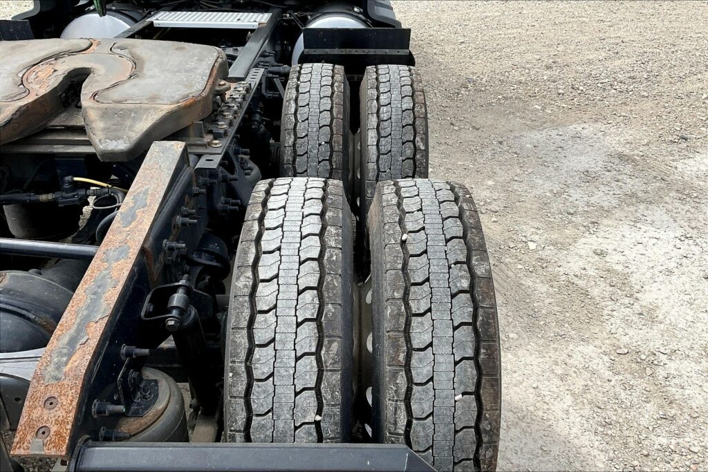 2022 CUM LT625 6×4 Sleeper