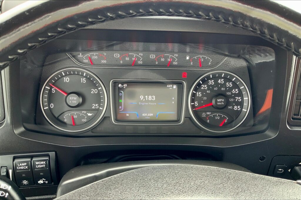 2021 CUM LT625 6×4 Sleeper