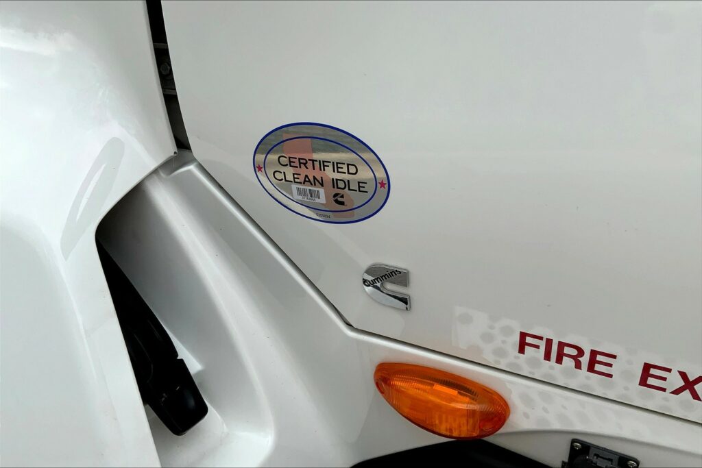 2021 CUM LT625 6×4 Sleeper