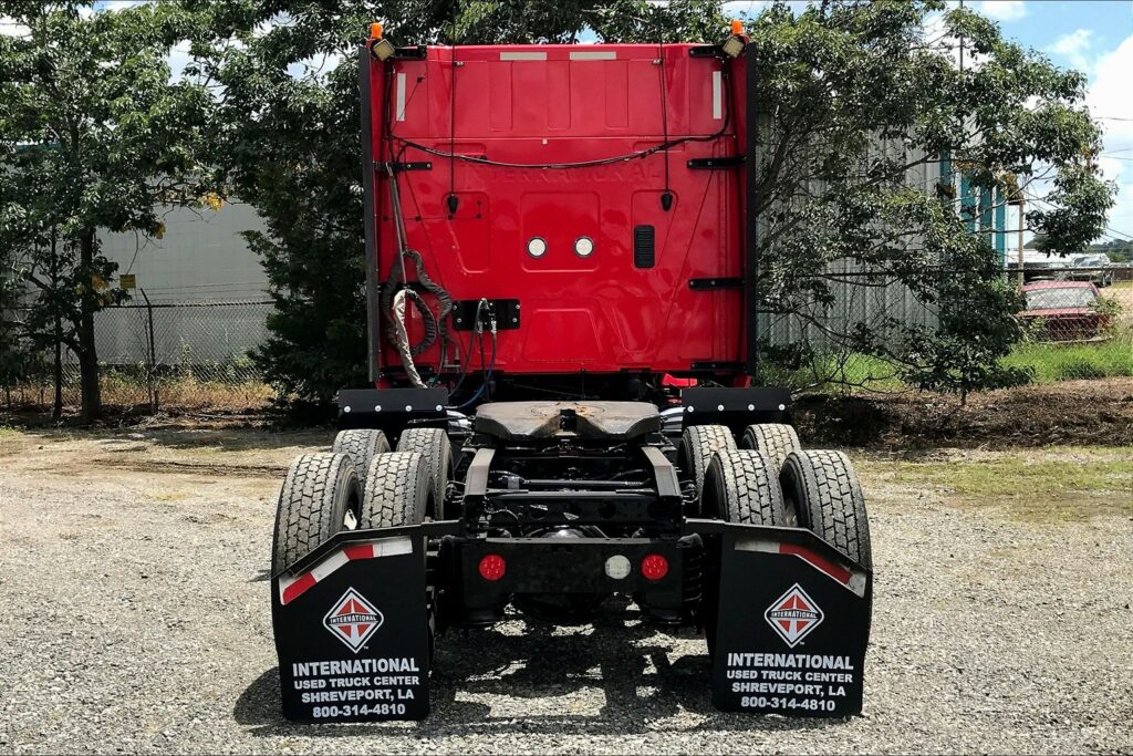 2021 CUM LT625 6×4 Sleeper