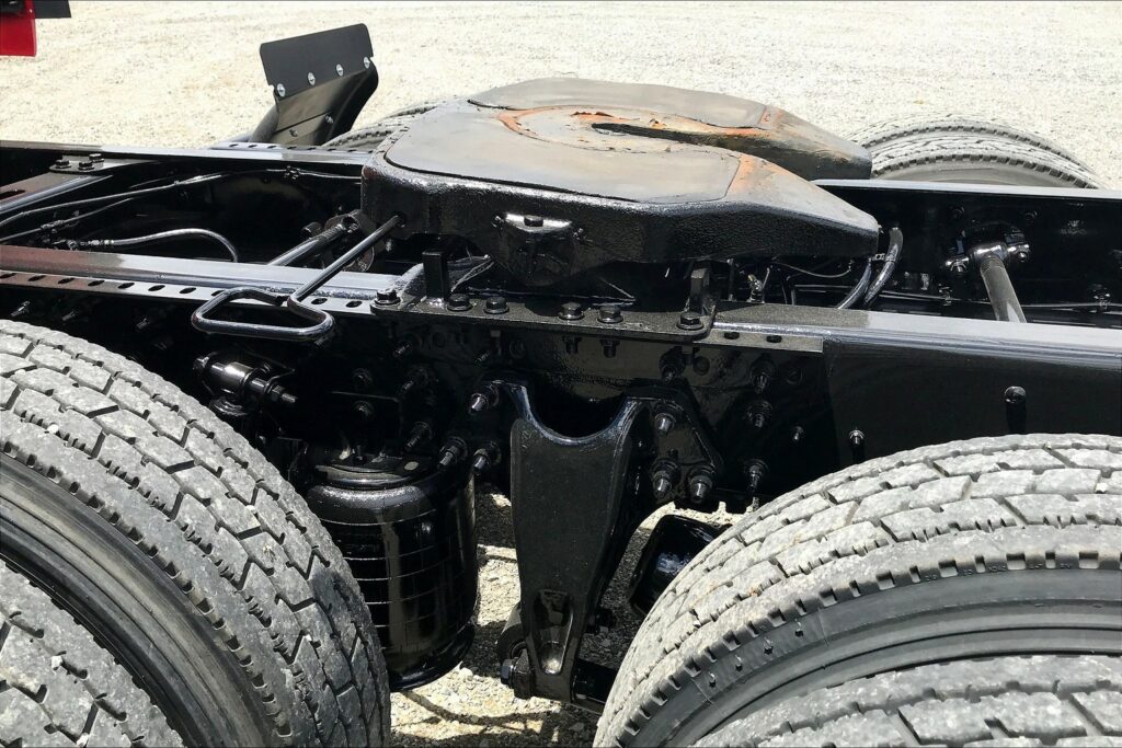 2021 CUM LT625 6×4 Sleeper