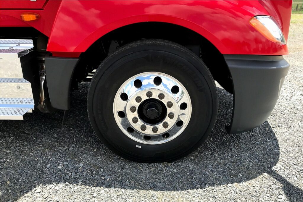 2021 CUM LT625 6×4 Sleeper