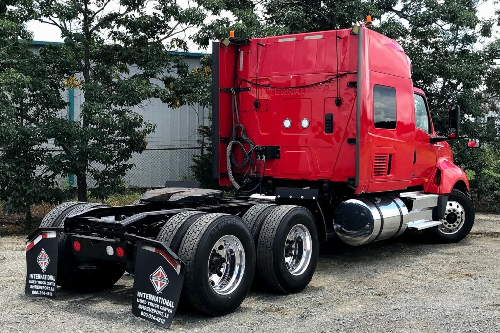 2021 CUM LT625 6×4 Sleeper