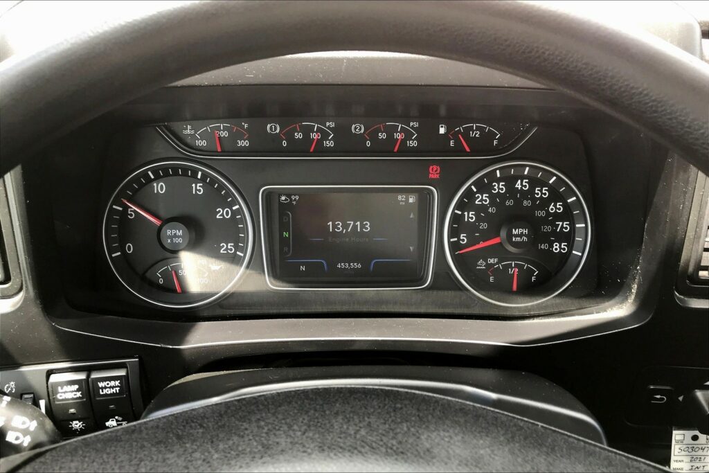 2021 CUM LT625 6×4 Sleeper