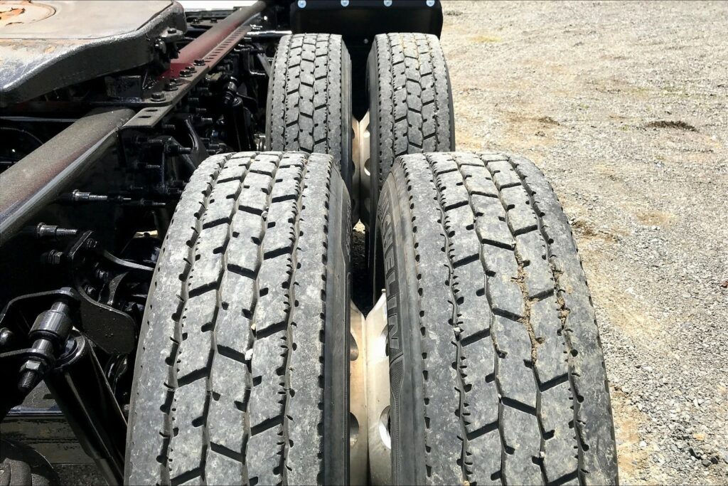 2021 CUM LT625 6×4 Sleeper