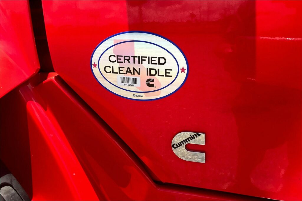 2021 CUM LT625 6×4 Sleeper