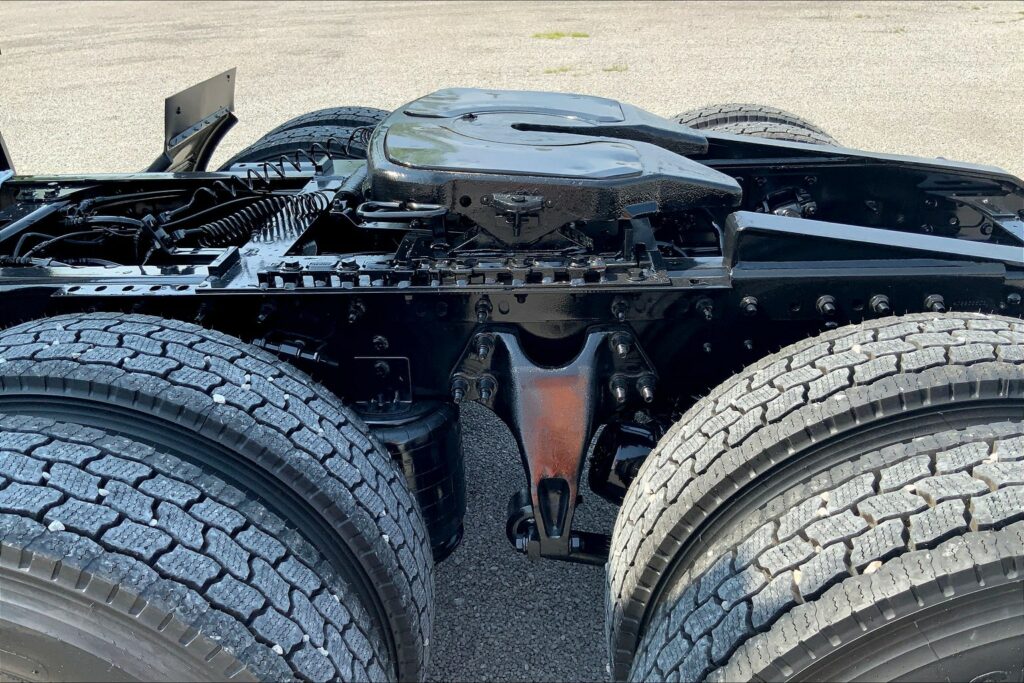 2023 CUM LT625 6X4 Sleeper