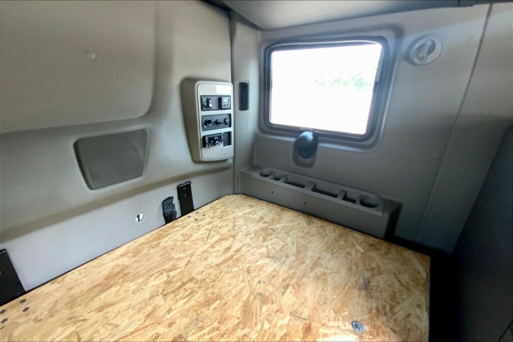 2023 CUM LT625 6X4 Sleeper