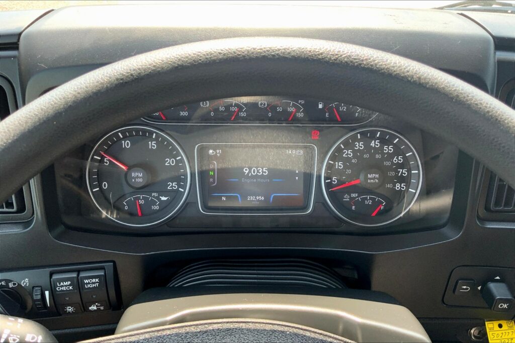 2023 CUM LT625 6X4 Sleeper